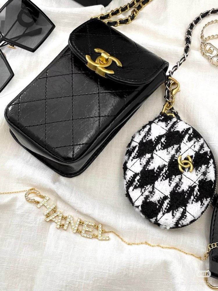 [PRESALE] CHANELBEAUTY GIFT MAKEUP BAG ON CHAIN + PURSE GWP - BLACK / WHITE-image