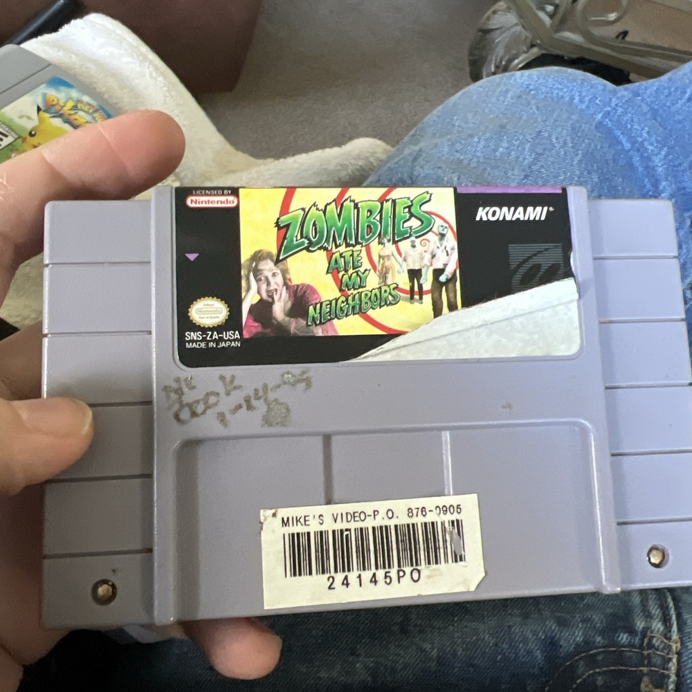 Zombies Ate My Neighbors (Super Nintendo Entertainment System, 1993)