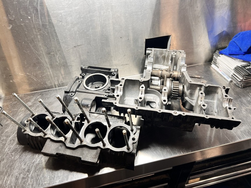 Kawasaki GPZ750 GPZ 750 Engine Case Cases Motor Oem Original Shifter Gearbox