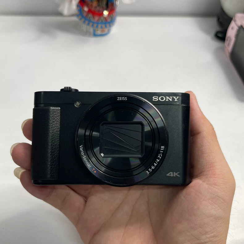 Sony DSC-HX99 18.2MP Compact Digital Camera with 24-720mm Zoom 90% New