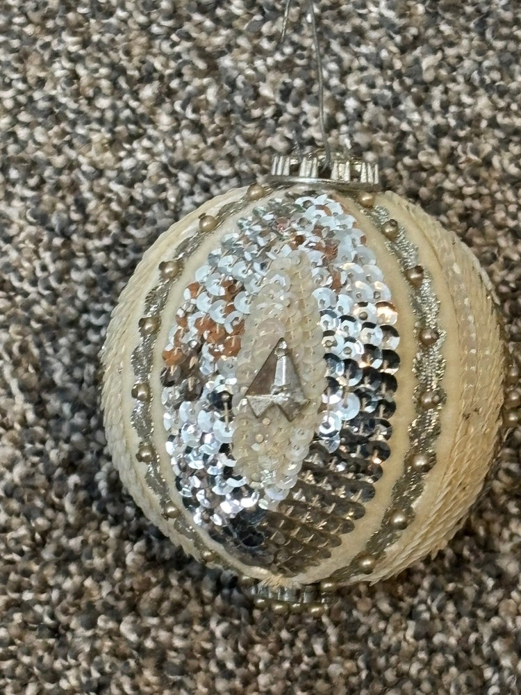 Vintage 1960’s Rare Christmas Round Pin Sequin Lace Satin Tree Ornament Silver