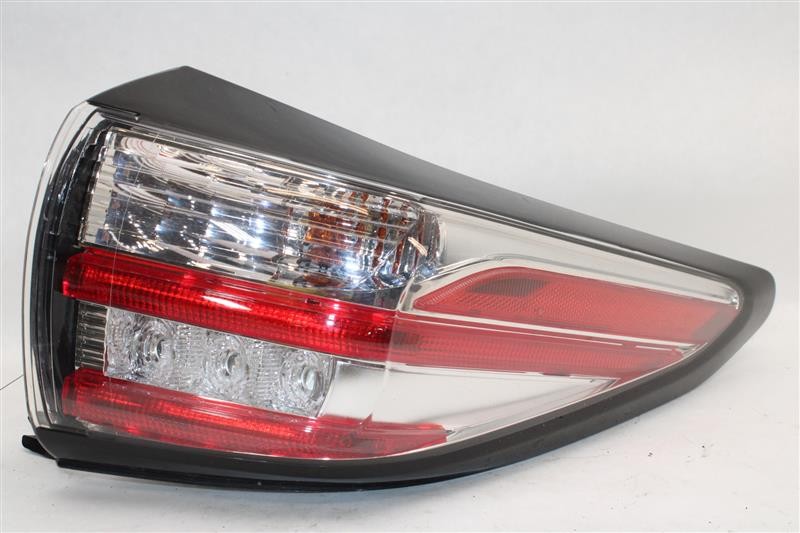 Used Right Tail Light Assembly fits: 2018 Nissan Murano quarter panel mounted Ri