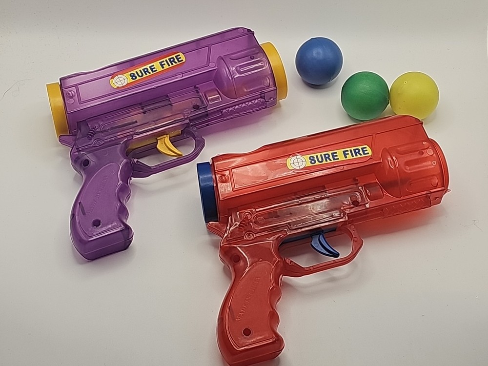 Vintage Red & Purple Plastic Ping Pong Ball Gun with 3 Color Balls - Functional