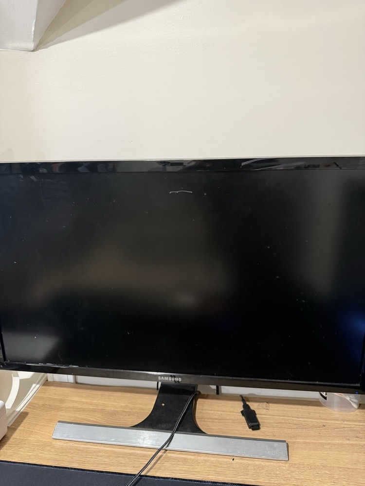 Samsung Computer Monitor 26 Inch Full HD 75hz 4K Resolution