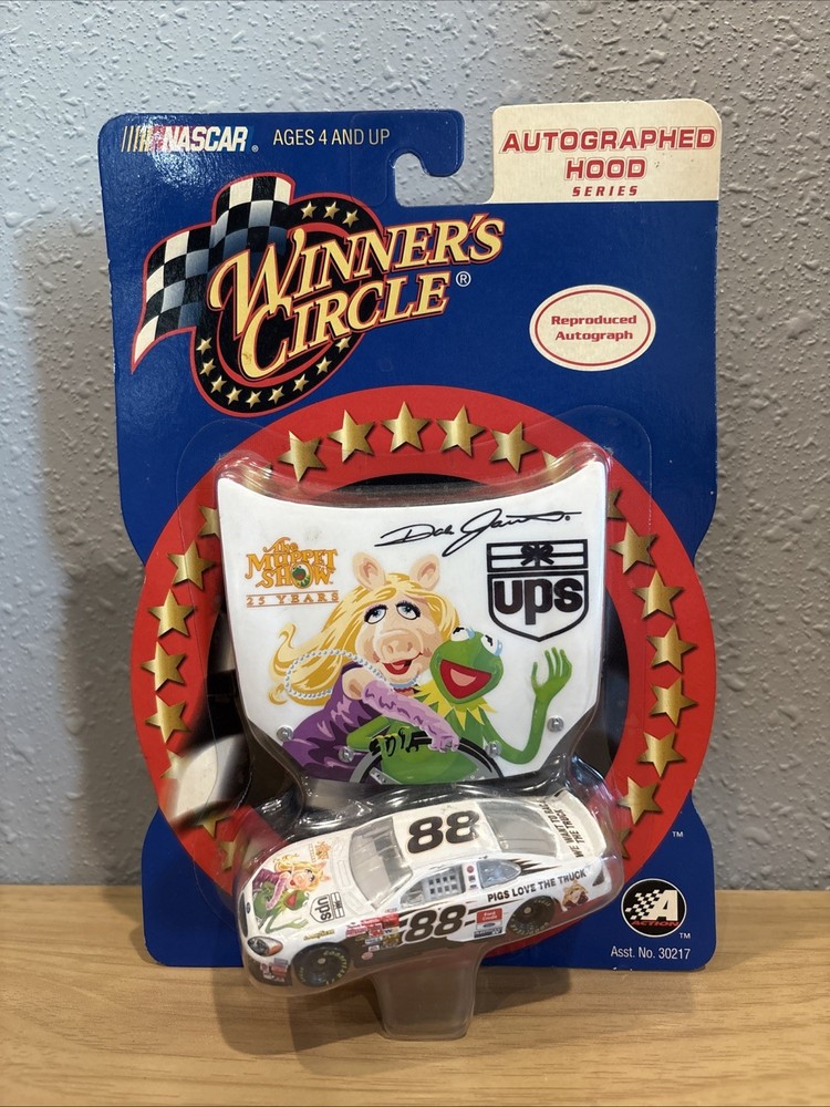 2001 NASCAR Dale Jarrett #88 UPS Muppets Diecast Race Car