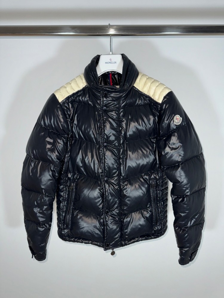Moncler Austin Jacket Size 3 Medium in Black
