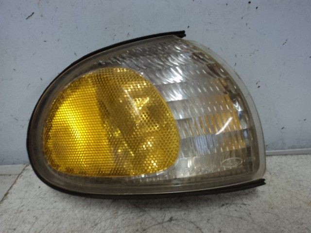 95 96 97 WINDSTAR RIGHT PASSENGER  CORNER/PARK LIGHT PARKLAMP/TURN SIGNAL FENDER