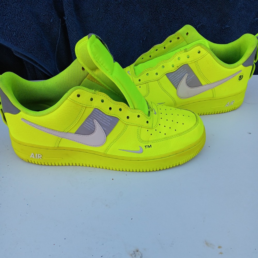 Nike Air Force One Overbranding