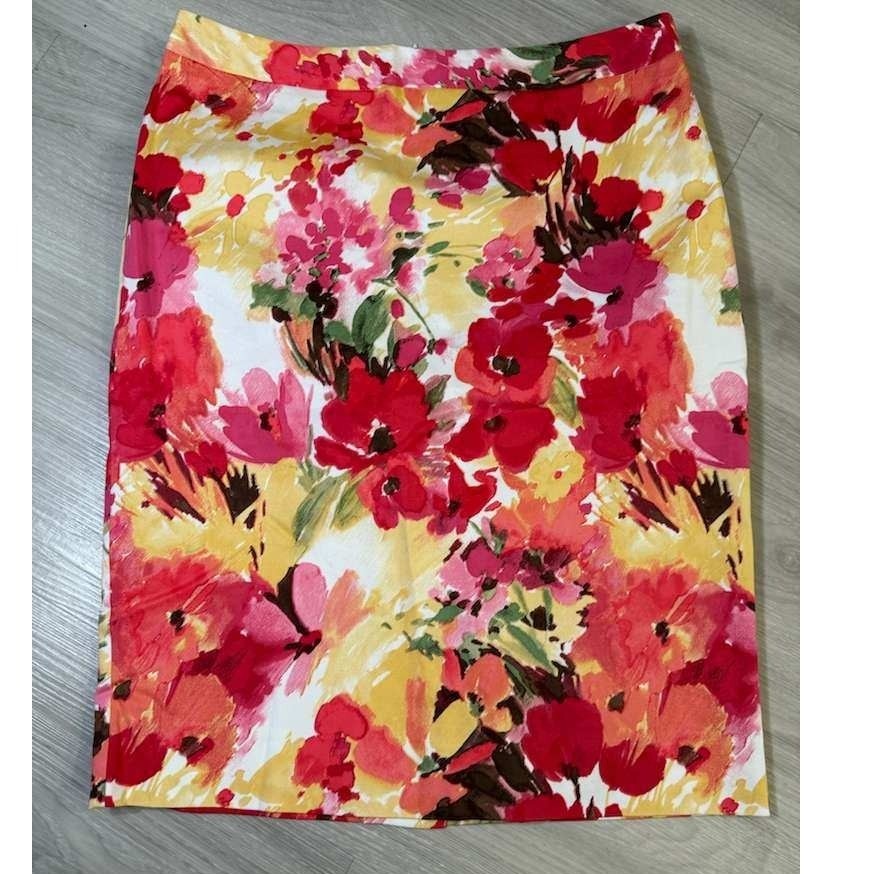 Charter Club Floral Pencil Skirt Size 10 Knee Length Satin Lined Spring Summer