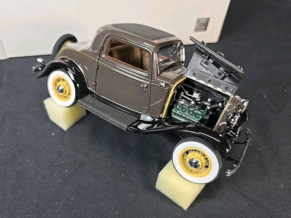 Danbury Mint 1932 Ford Deluxe Coupe Limited Edition Collectible Model