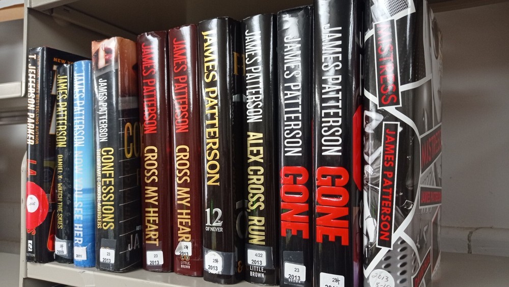 Lot of 18 Hardcover Bestselling Thrillers INSTANT LIBRARY As New