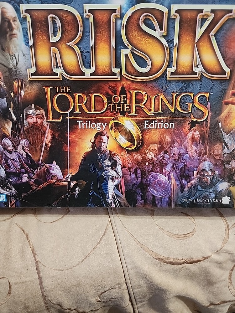 RISK Lord of the Rings Trilogy Edition Board Game 2003