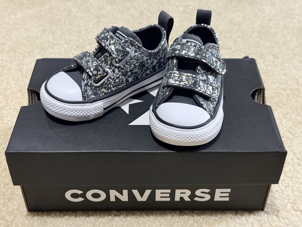 Converse Infant' Chuck Taylor All Star Glitter Sneaker. NWB Size 4