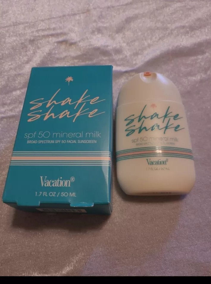 VACATION SHAKE SHAKE SPF 50 MINERAL MILK