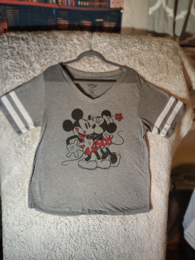 Women's Mickey Mouse& Minnie Mouse Disney Gray T-shirt Size Extra Large