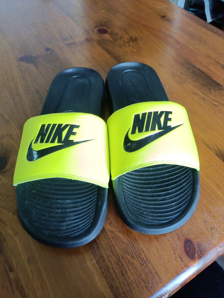Nike Victori One Slide Mens Gym Swim Slippers Volt Size 10 NWT CN9675-015