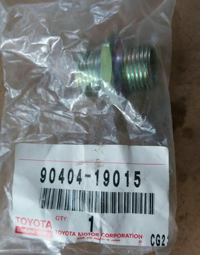 OEM Toyota Oil Filter Union 90404-19015 for Land Cruiser FZJ80 1992-1997
