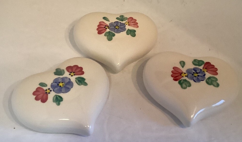Vintage Hand-Painted Floral Heart Ceramic Wall Plaque for Home Decor