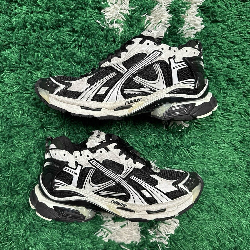 Size 9 - Balenciaga Runner Sneaker Black White - Super Clean (42)