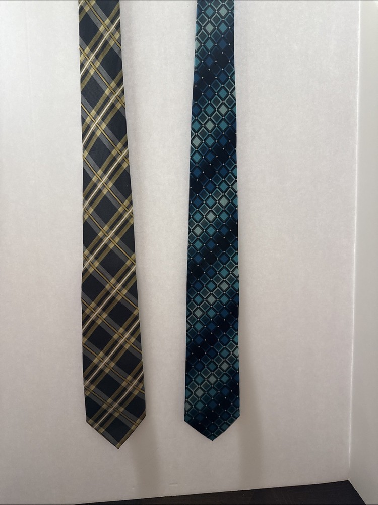 Men’s Lot of 2 Colours Ties by Alexander Julian 100% Silk