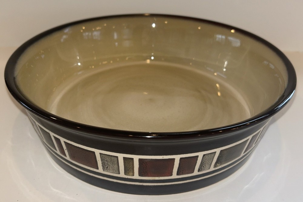 Gibson China Serving Bowl. 9 Diameter, 2.5 H. Beautiful cond.no chips