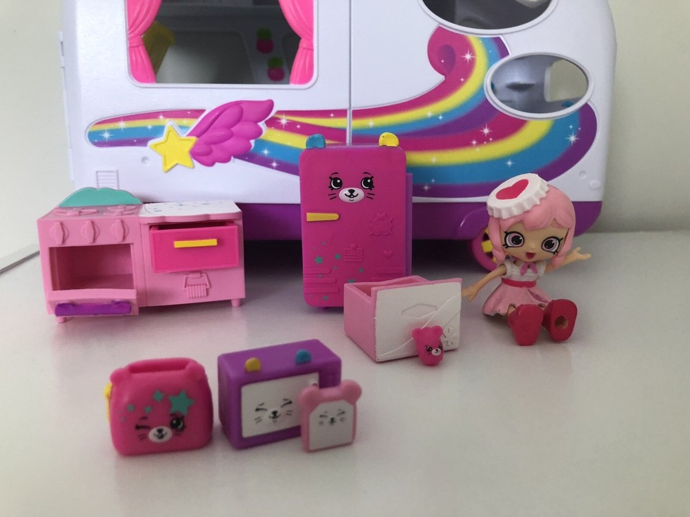 Shopkins Happy Places Rainbow Beach Camper Trailer