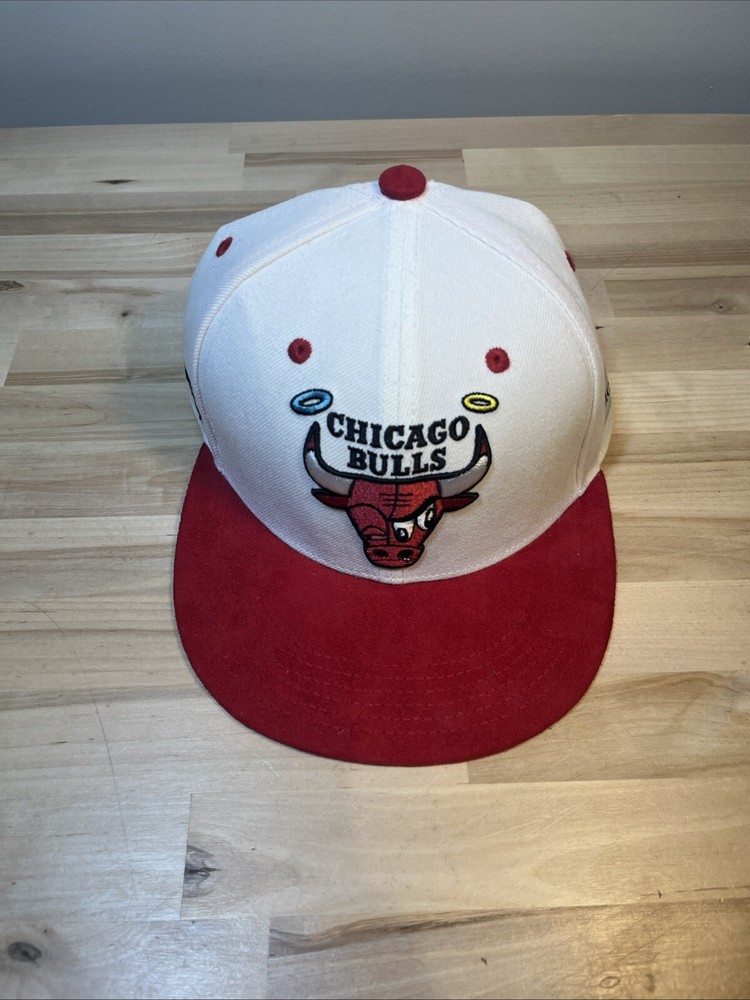 Chicago Bulls Hat Artist Series #6 - Sergio Farfan Limited Edition 2021-22 Rare