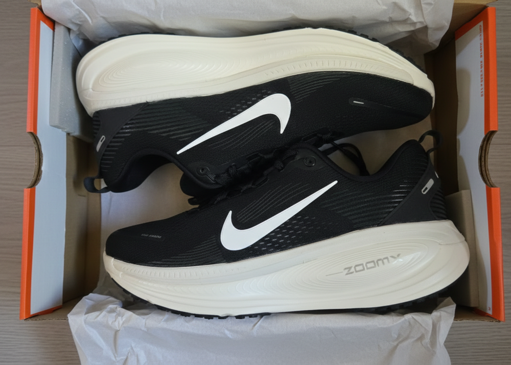 Nike Vomero 18 Men's Size 10 Black & Summit White