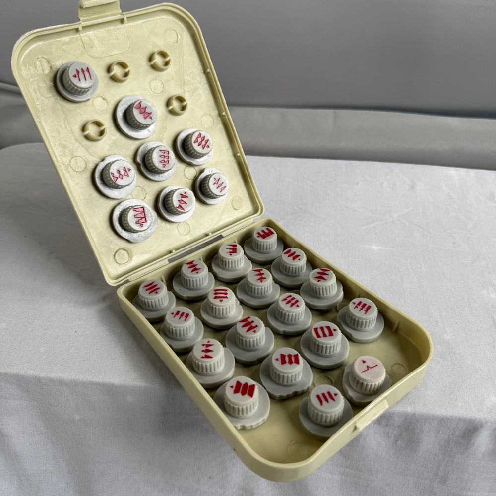 Singer Top Hat Cams Lot 30 Stitch Pattern Discs Case 401 403 500 503 600 603