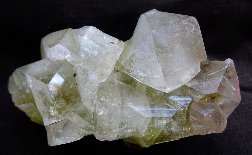 Stunning light green apophyllite cubes on matrix minerals specimen 17.3g