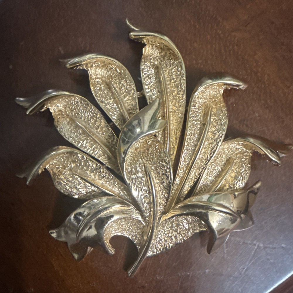 Vintage Crown Trifari Gold Tone Textured Brooch