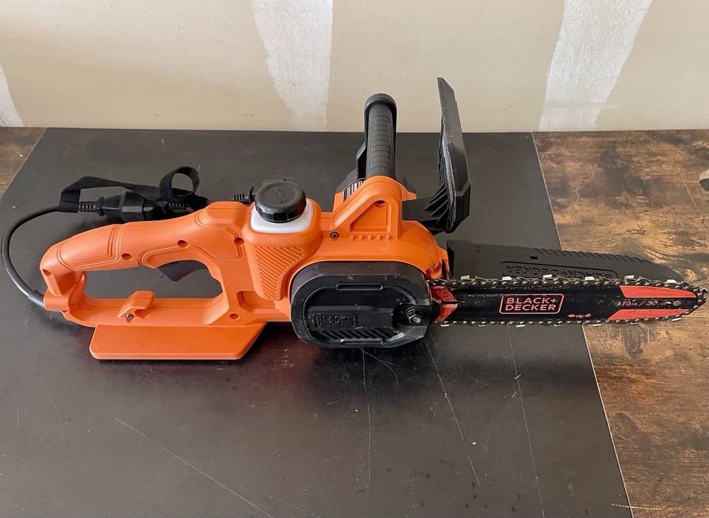 Black+Decker BECSP601 Corded Electric Chainsaw 16-Inch Used
