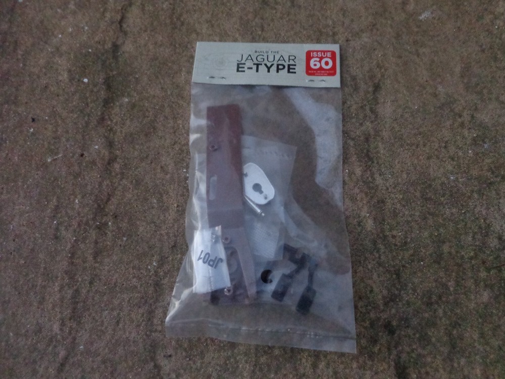 1/8 DEAGOSTINI BUILD YOUR OWN THE JAGUAR E-TYPE CAR ISSUE 60 PART