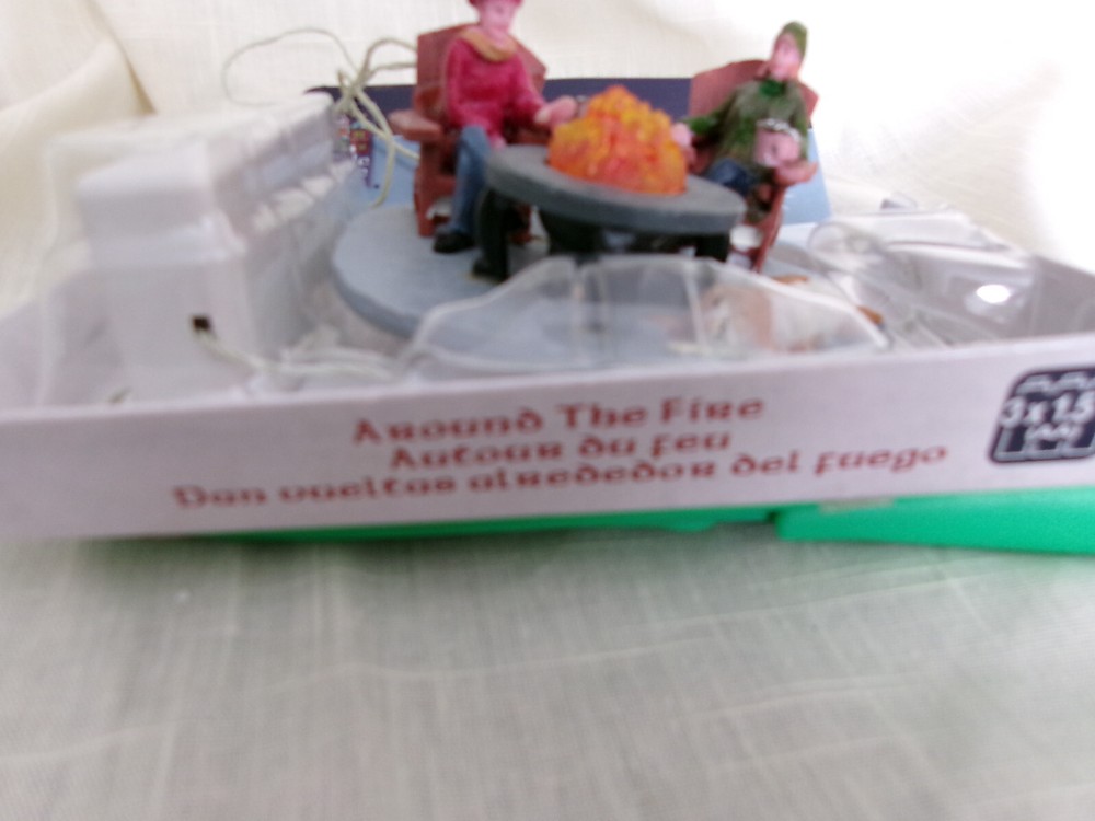 Lemax Christmas Village LIGHTED Table Accent AROUND THE FIRE   oem WORKS   (UVW)