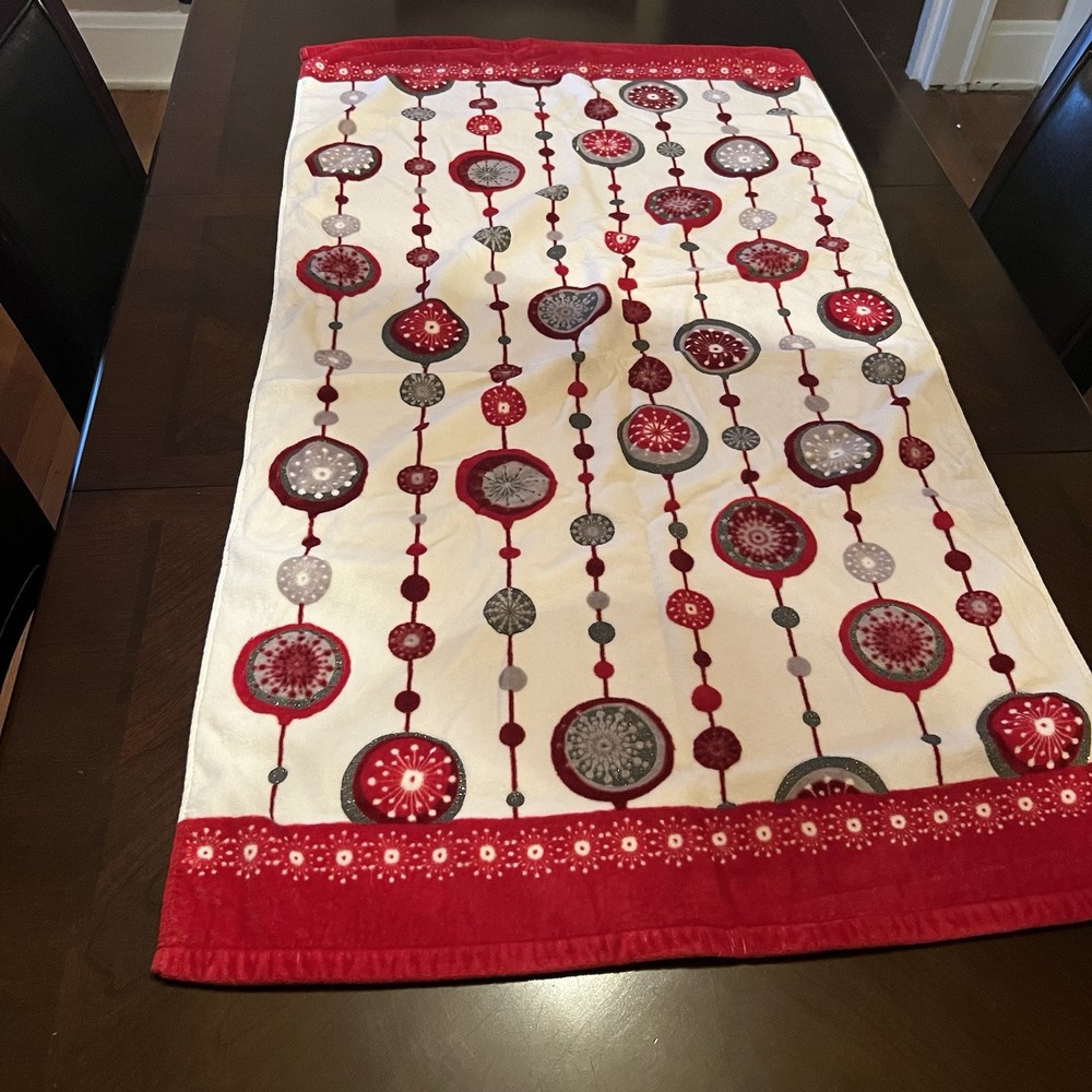 Deko Style Christmas Themed Bath Towel. 100% Cotten. 4 Feet x 2.5 Feet