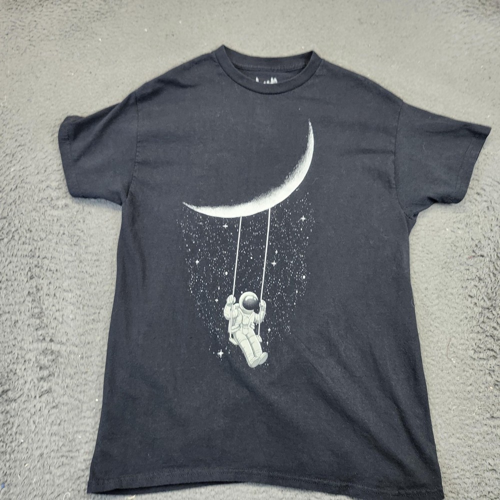 Threadless Shirt Mens Medium Black Astronaut Moon Swing T-Shirt Digital Carbine