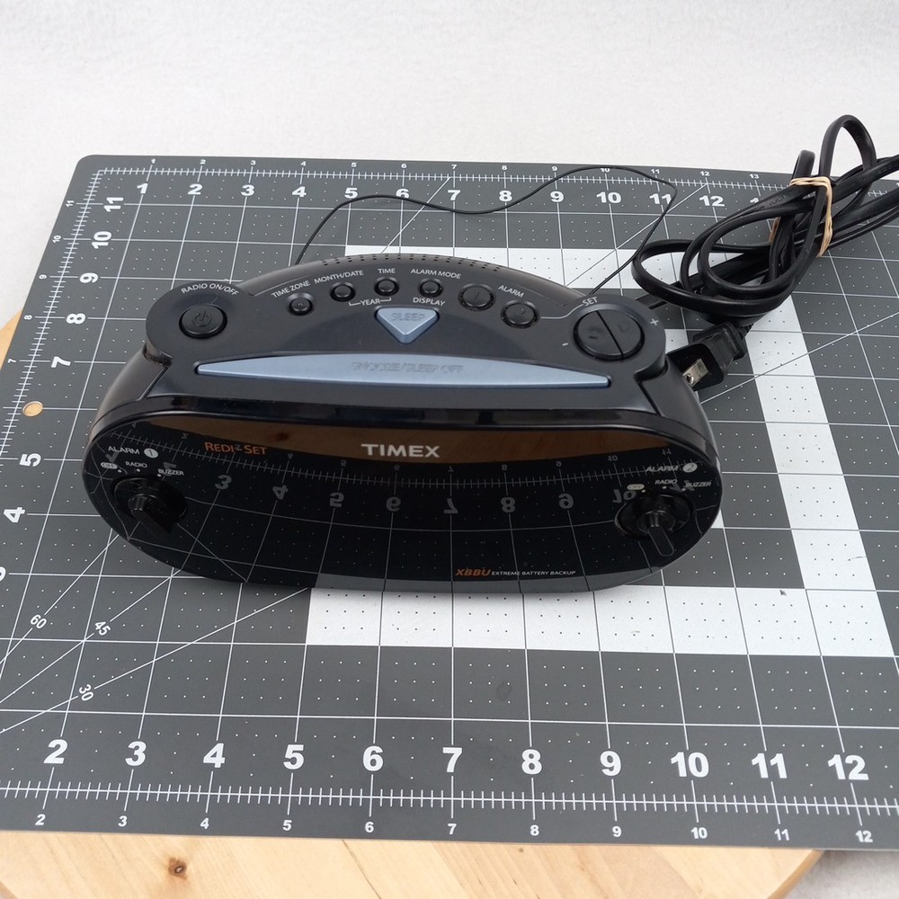 TIMEX T715 XBBU Redi-Set Dual Alarm Clock Radio with AM/FM and Large Digital Display in Mint Condition  