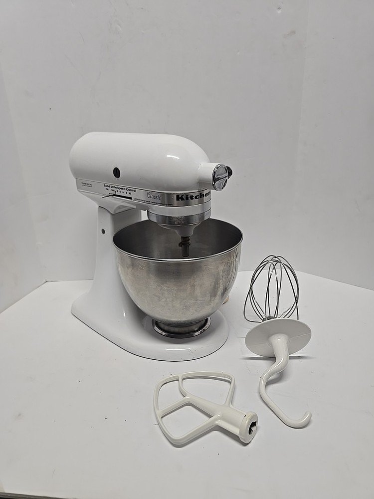 KitchenAid Classic Series K45SS 10 Speed Mixer 275 Watts  3 Attachments White