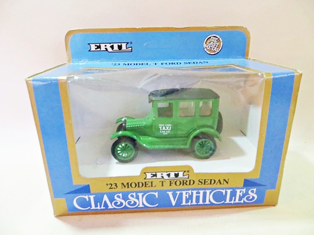 ERTL CLASSIC VEHICLES '1923 FORD MODEL T SEDAN NEW YORK TAX CAB' 1:43 MIB/BOXED
