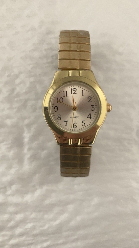 Vintage Gold-Tone Women's Watch - Retro Style Unbranded