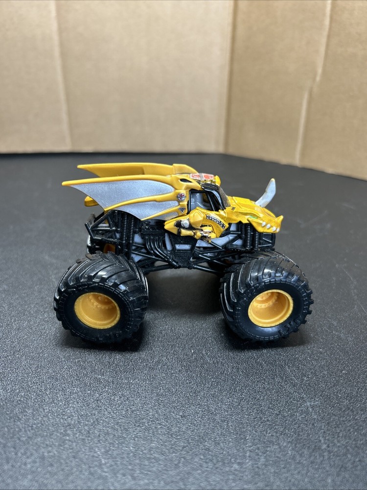 2021 Spin Master Monster Jam DRAGONOID Bakugan 1:64 Yellow Monster Truck
