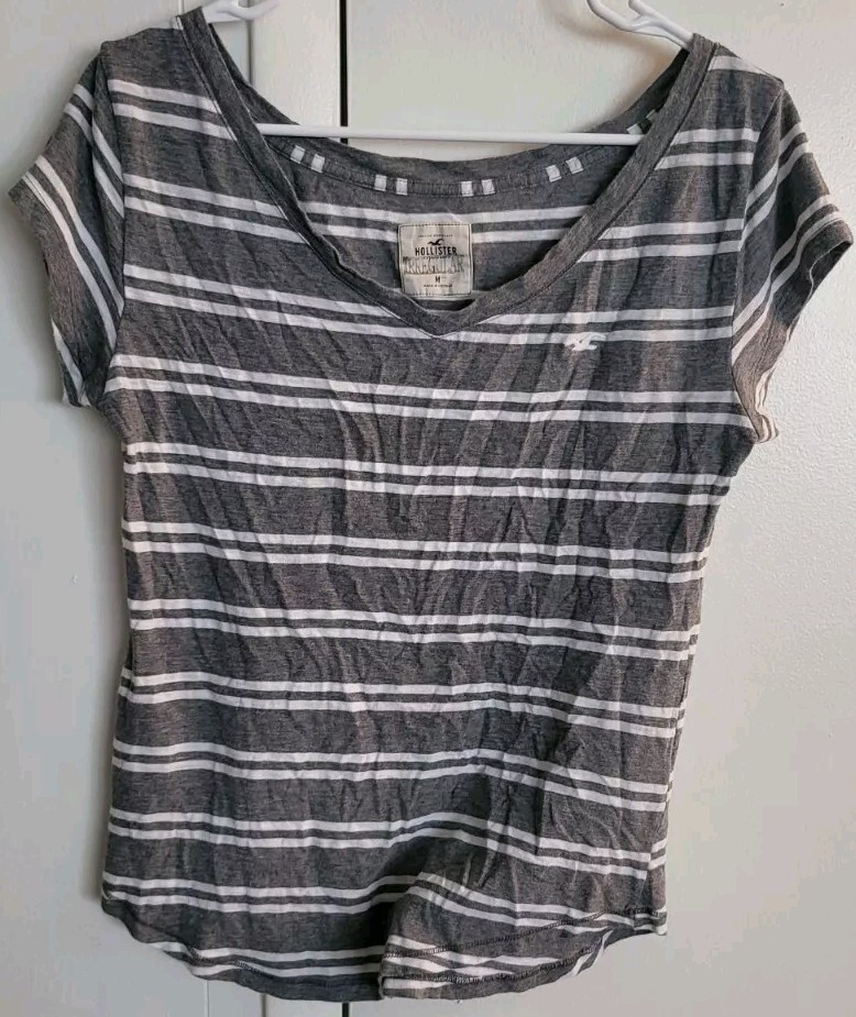 Hollister T Shirt Women's Medium Gray Striped Cap Sleeve V Neck