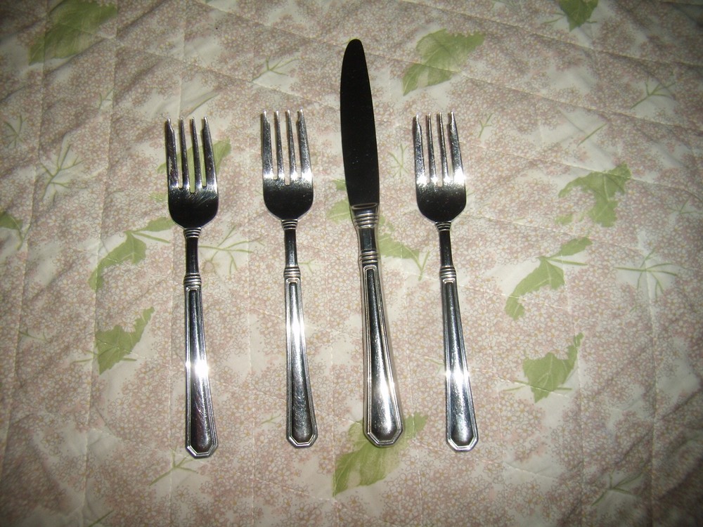 Providence Pattern 18/8 Pfaltzgraff Flatware Set Knife & 3 Dessert Forks