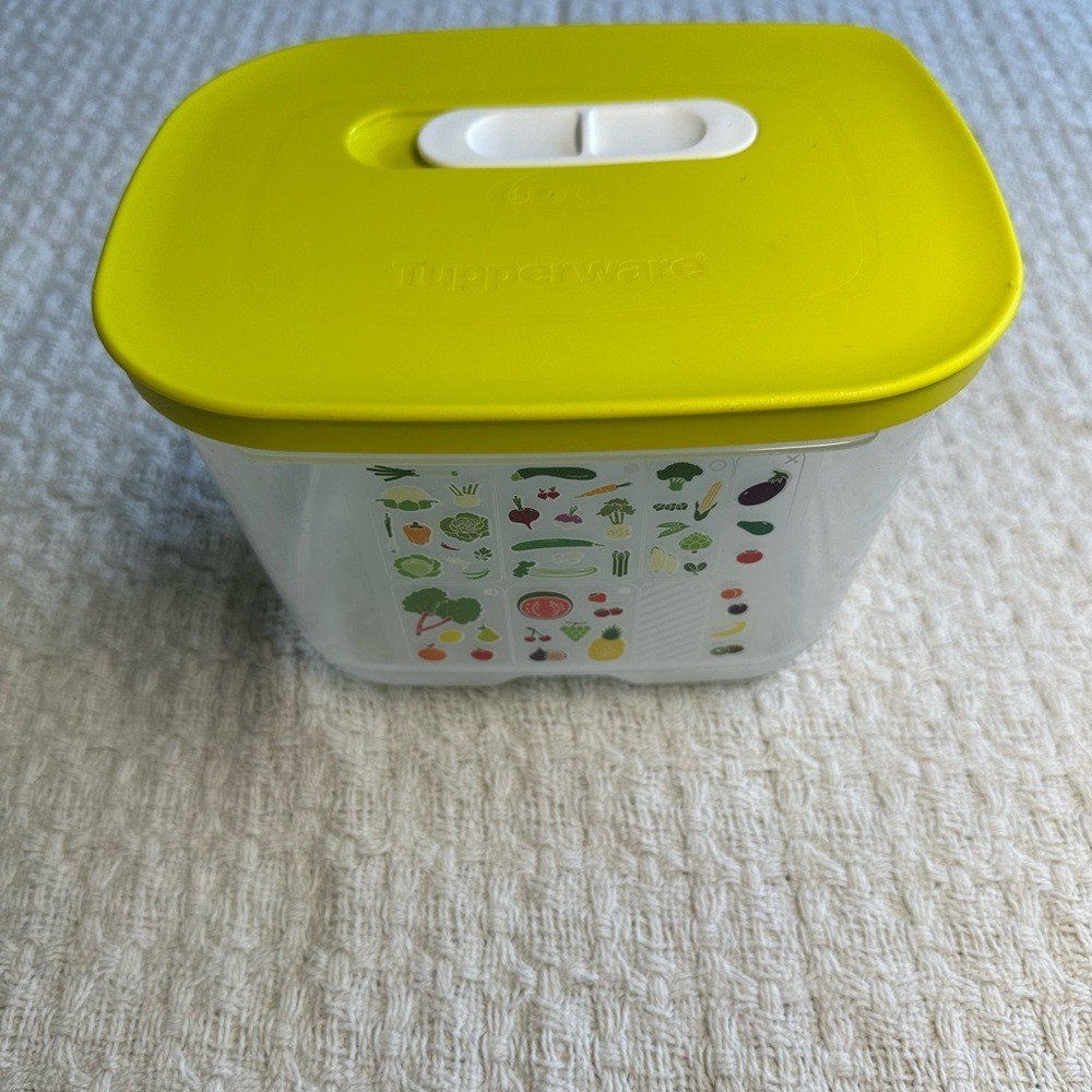 Tupperware FridgeSmart Small Deep Produce Keeper Yellow-Green Lid ~1.8L