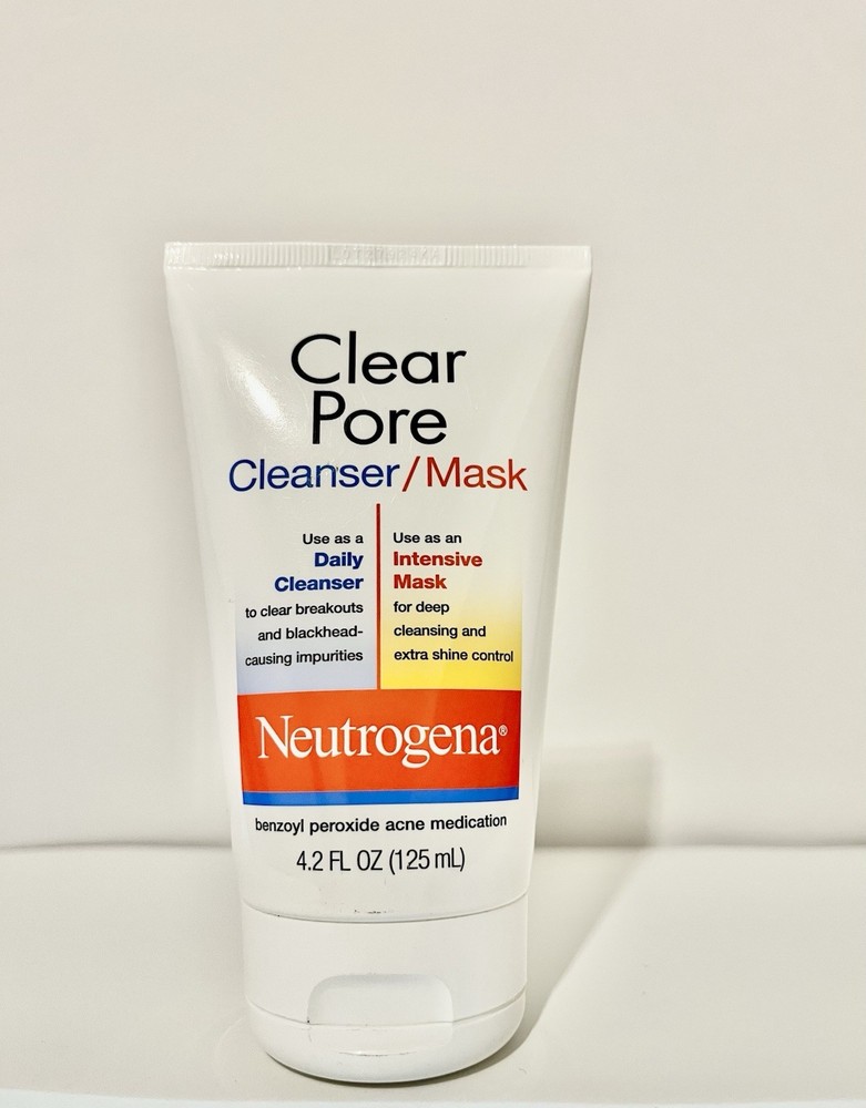 Neutrogena Clear Pore 2 in 1 Facial Cleanser/Face Mask with Kaolin & Bentonite.