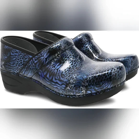 Dansko Women's Shoes 39/8.5 Blue Black Patent Leather Animal Print Clogs Nurse