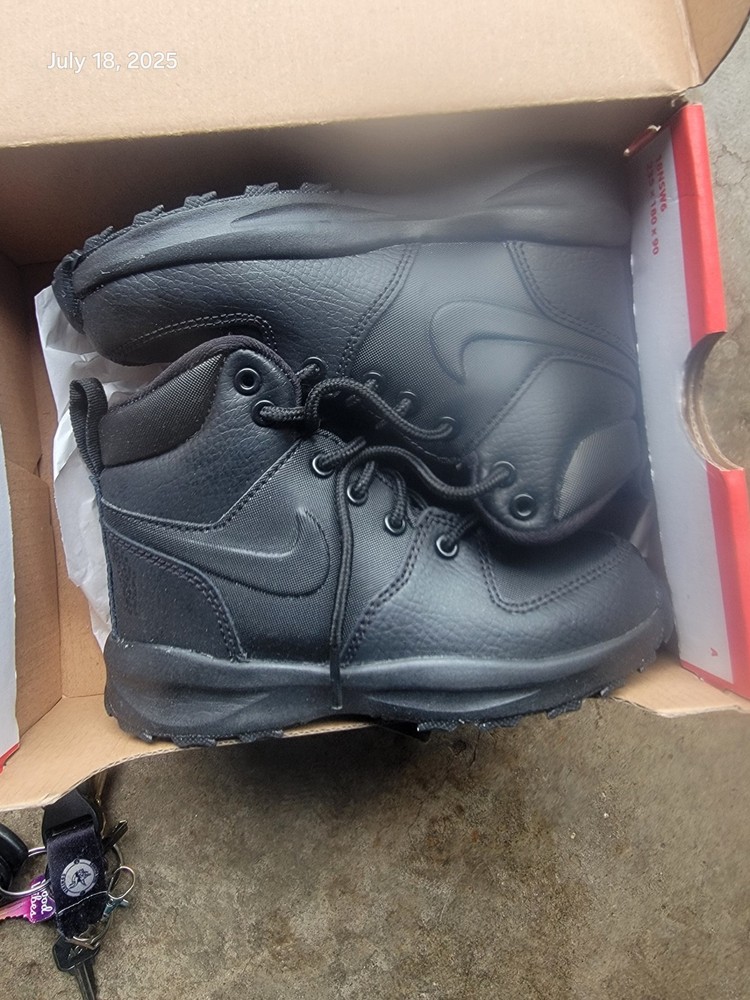 Brand New In Box Kids Nike Boots Size 11c