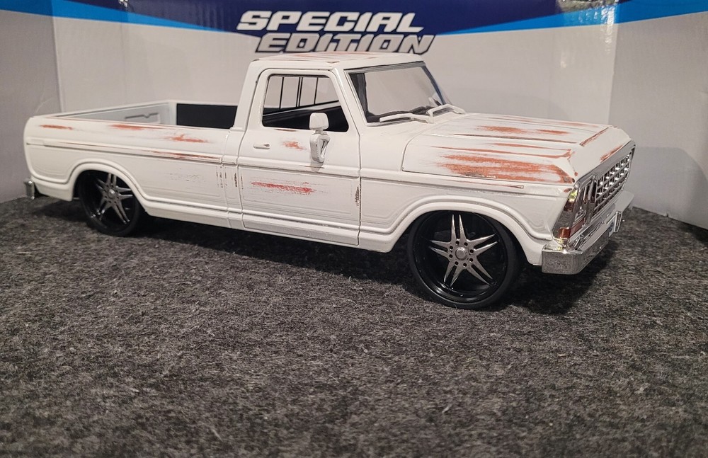 1979 Ford F150 Ranger Pick Up Truck Black 1/18 Scale Die Cast Lowered  24
