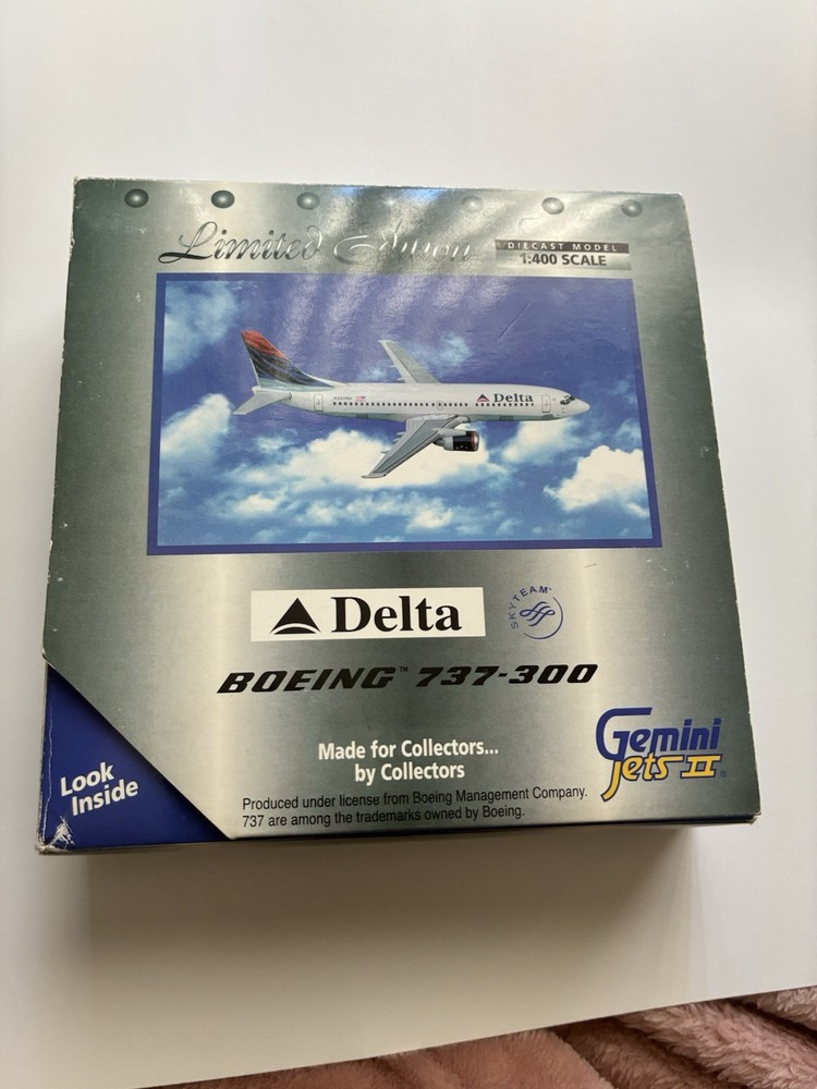 GeminiJets 1:400 Delta Air Lines Boeing 737-300 N302WA GJDAL459 Scale Model