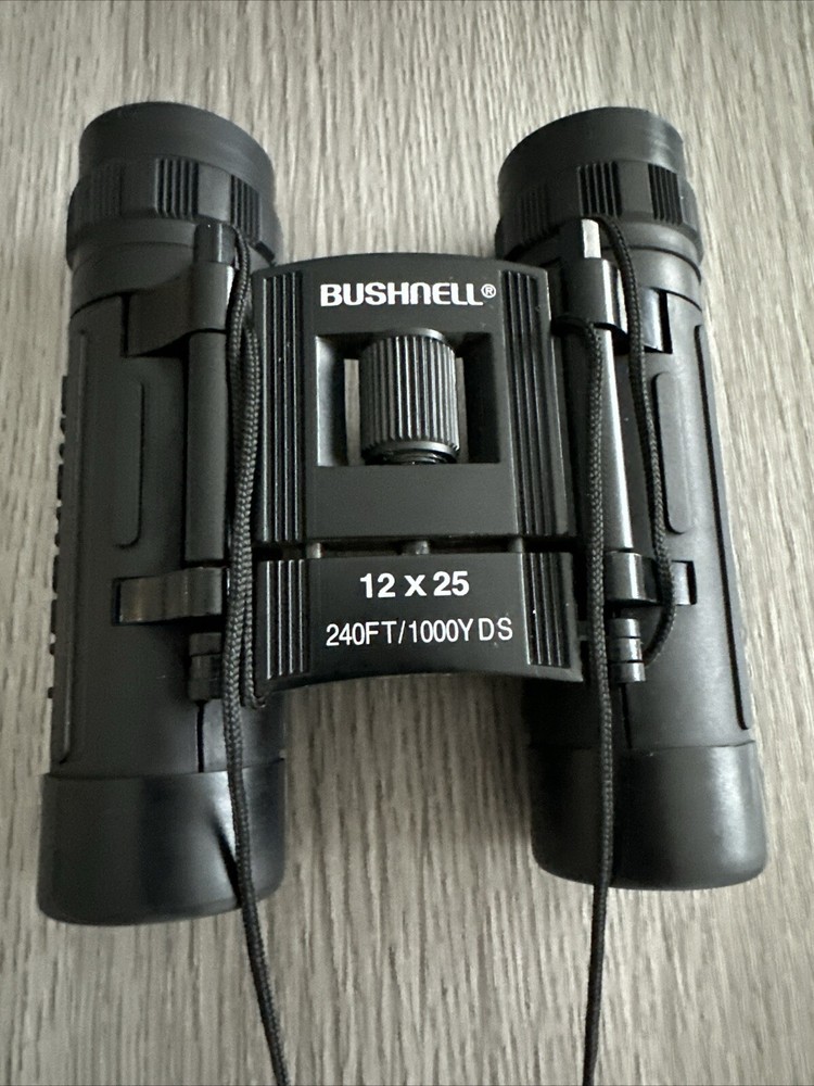 Bushnell 10x25 Binoculars 302 ft at 1000 Yards with Case